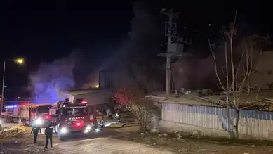 Mobilya Fabrikasında Yangın!Bursa'da İtfaiye Müdahalesi