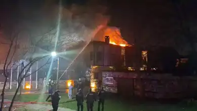 Şehir Merkezinde Otel Çatısında Yangın!