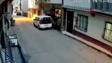 Bursa'da Korkunç Kaza: Otomobil Hafif Ticariye Çarptı!