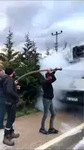 Bursa İznik'te Kamyonet Yanğını Muhtar Söndürdü