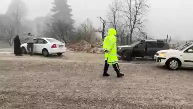 Kar Yağışı, Bölge Yollarında Sürücüleri Zorluyor