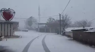 Yüksek Rakımlı İlçede Kar Yağışı Sürüyor