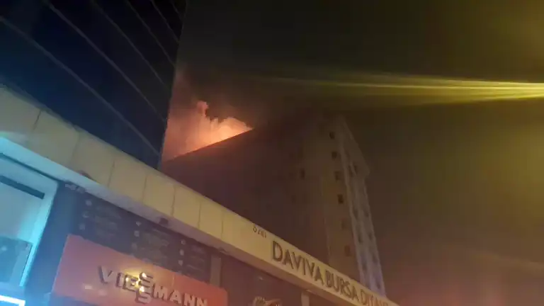 Bursa'da İş Hanında Yangın!