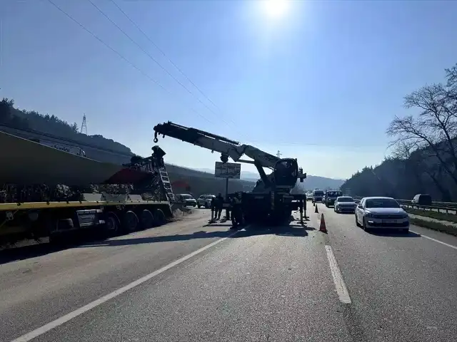 Gemlik'te Tır Kazası: Bursa-İstanbul Yolu Kilitlendi