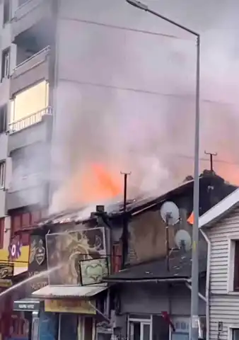 Mudanya'da İş Yeri Yanarak Küle Dönüştü