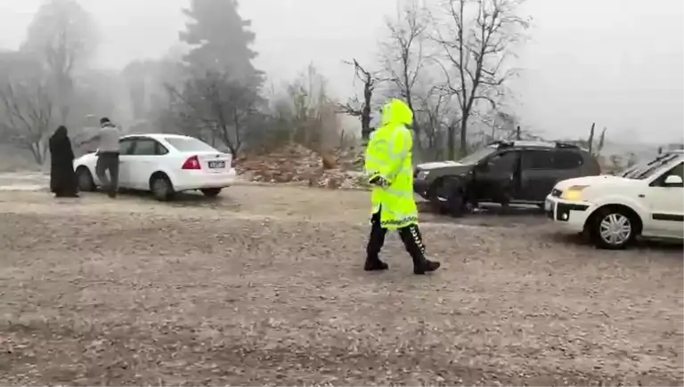 Kar Yağışı, Bölge Yollarında Sürücüleri Zorluyor