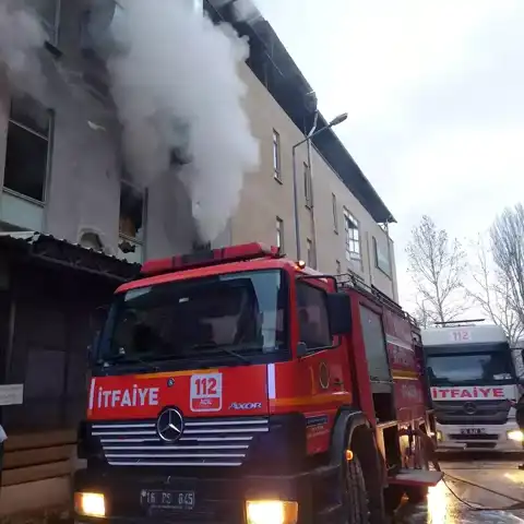 İnegöl Mobilya Fabrikasında Yangın!