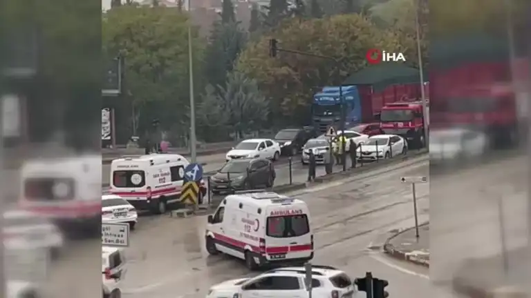 İnegöl'de Yağışlı Havada Trafik Kazası: 2 Yaralı